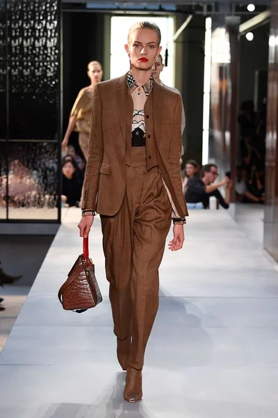 Look 32